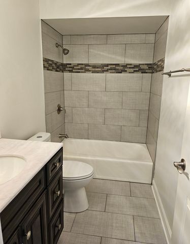 520 N Roberts Drive 2C, Glenwood, IL 60425