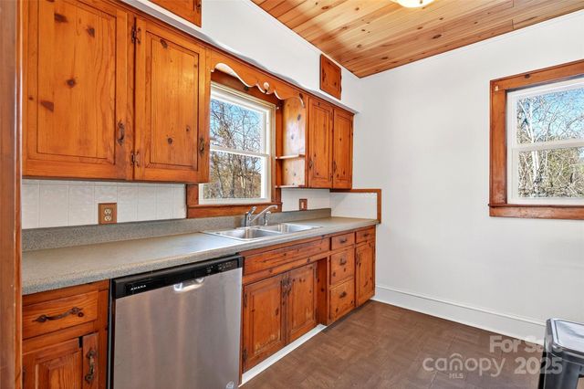 97 Bell Street, Spruce Pine, NC 28777