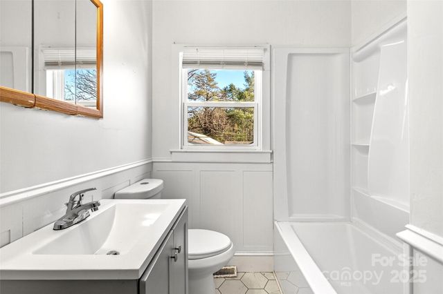 97 Bell Street, Spruce Pine, NC 28777