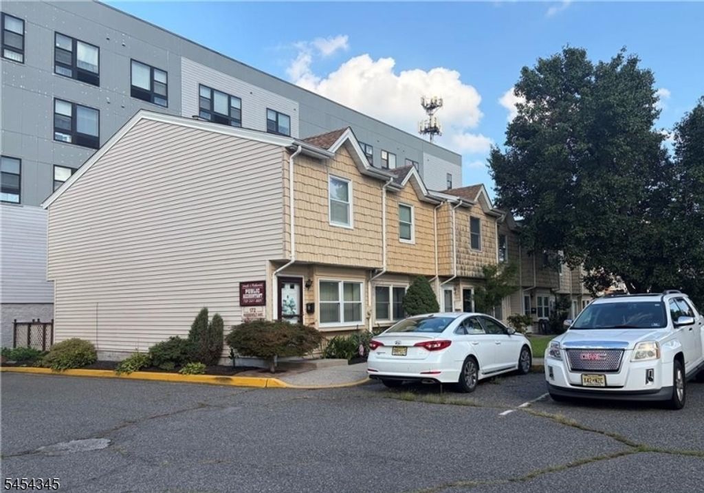 172 Roosevelt Ave F, Carteret Boro, NJ 07008