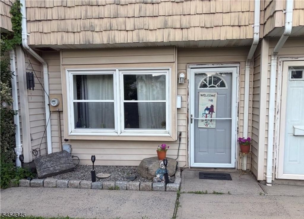 172 Roosevelt Ave F, Carteret Boro, NJ 07008 — photo 2