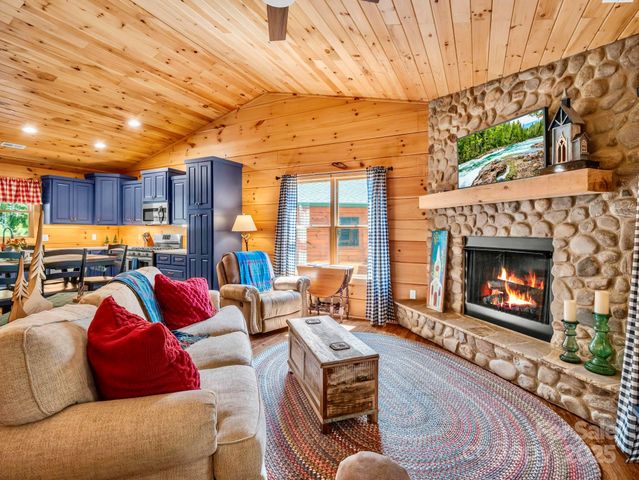 6022 Low Country Road, Lenoir, NC 28645