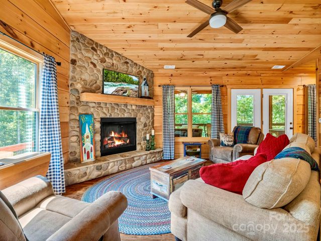 6022 Low Country Road, Lenoir, NC 28645