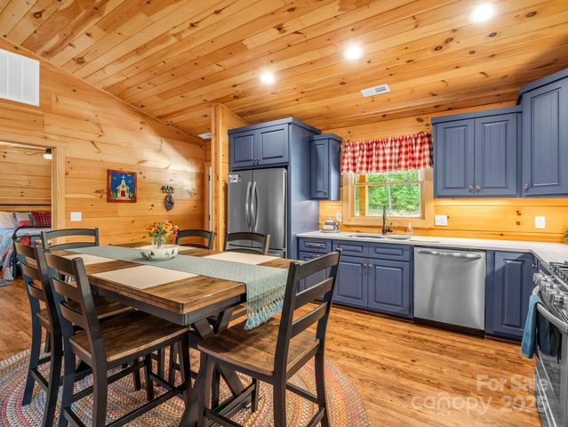 6022 Low Country Road, Lenoir, NC 28645
