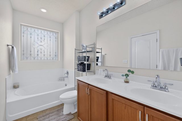 3008 Floras Del Sol Street, Santa Fe, NM 87507