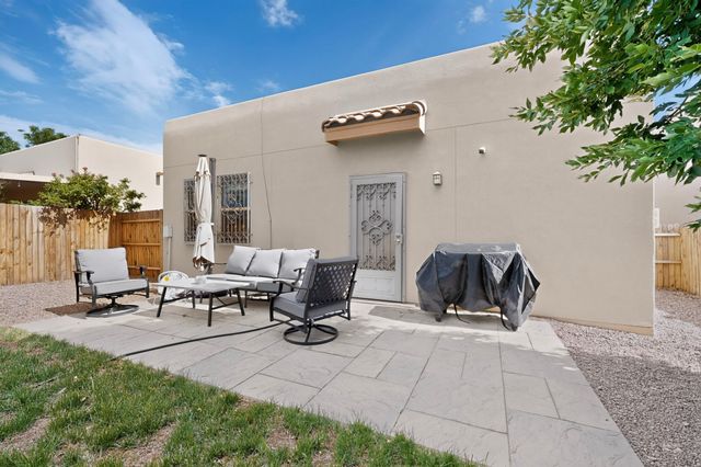 3008 Floras Del Sol Street, Santa Fe, NM 87507