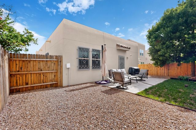 3008 Floras Del Sol Street, Santa Fe, NM 87507