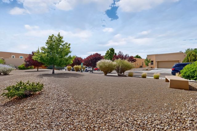3008 Floras Del Sol Street, Santa Fe, NM 87507