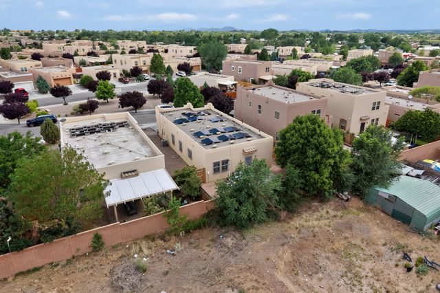 3008 Floras Del Sol Street, Santa Fe, NM 87507