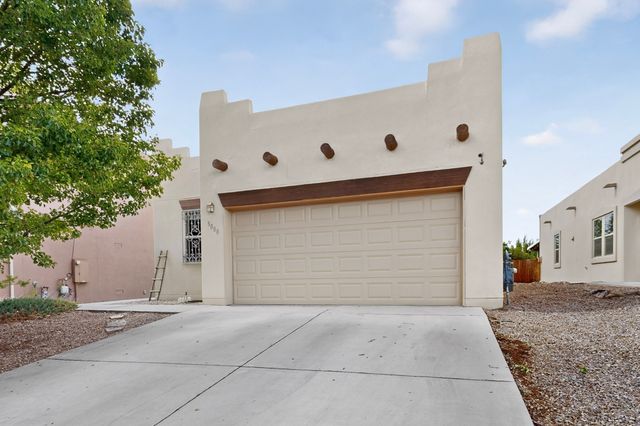 3008 Floras Del Sol Street, Santa Fe, NM 87507