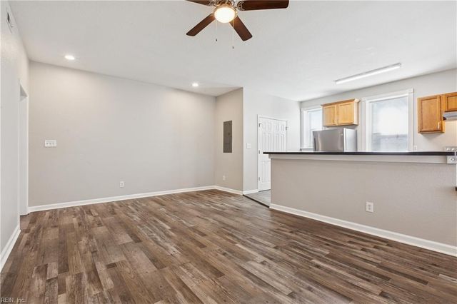 417 W 27th St Apt D, Norfolk, VA 23517