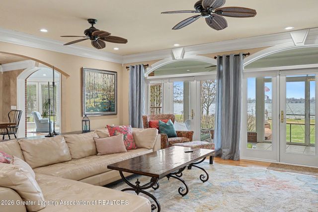 6123 Cottage Drive, Haslett, MI 48840