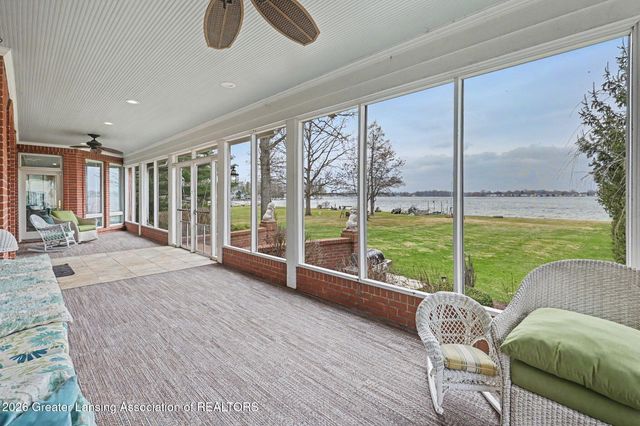 6123 Cottage Drive, Haslett, MI 48840