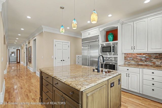 6123 Cottage Drive, Haslett, MI 48840