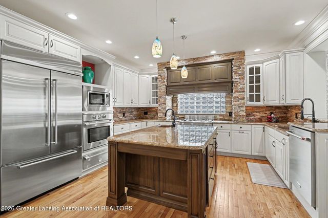 6123 Cottage Drive, Haslett, MI 48840