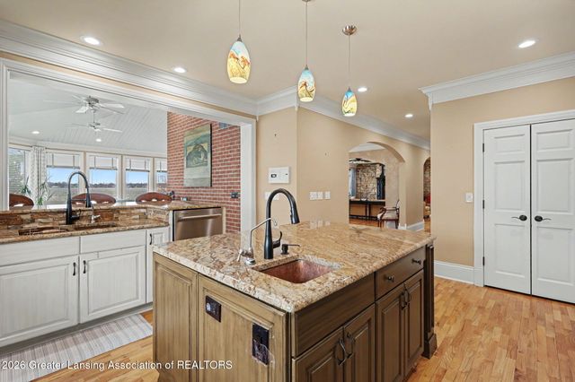 6123 Cottage Drive, Haslett, MI 48840