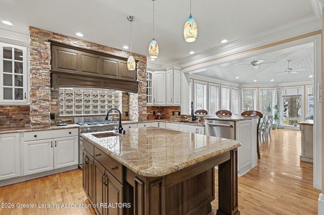 6123 Cottage Drive, Haslett, MI 48840