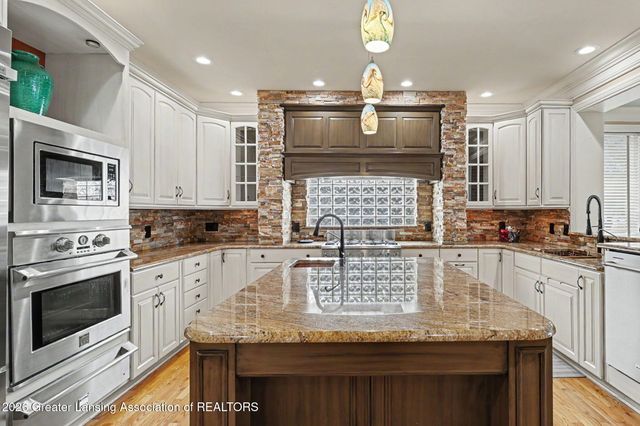 6123 Cottage Drive, Haslett, MI 48840