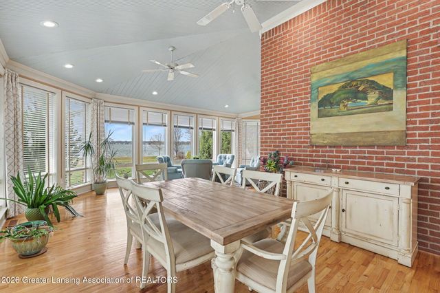 6123 Cottage Drive, Haslett, MI 48840