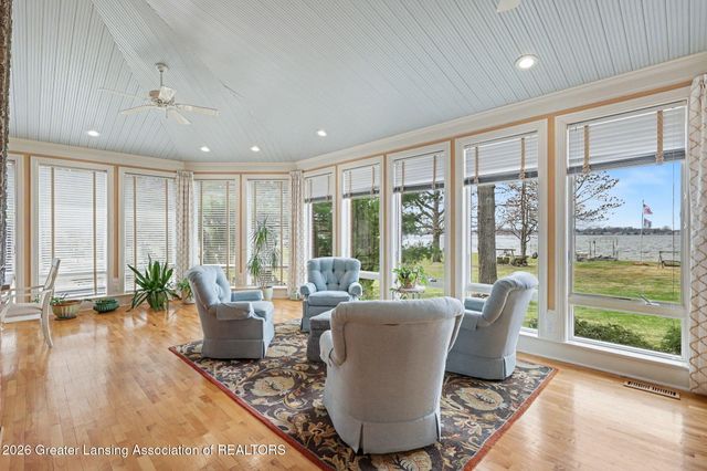 6123 Cottage Drive, Haslett, MI 48840