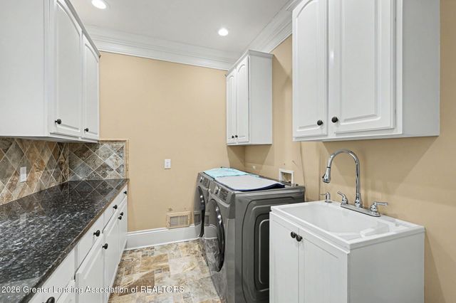 6123 Cottage Drive, Haslett, MI 48840