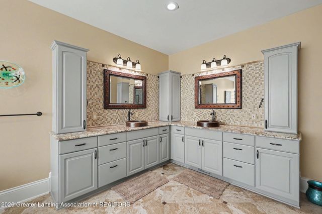 6123 Cottage Drive, Haslett, MI 48840