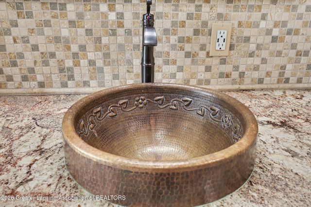 6123 Cottage Drive, Haslett, MI 48840