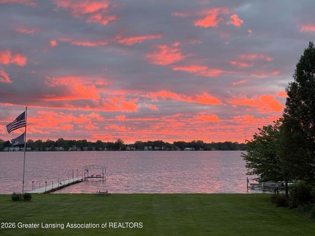 6123 Cottage Drive, Haslett, MI 48840