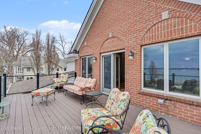 6123 Cottage Drive, Haslett, MI 48840