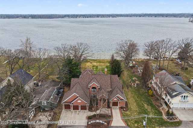 6123 Cottage Drive, Haslett, MI 48840