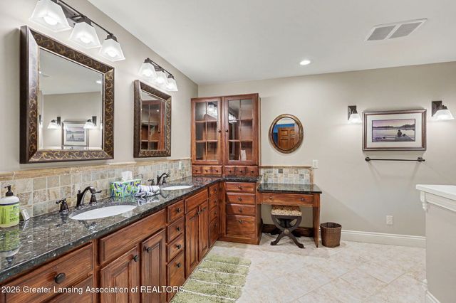 6123 Cottage Drive, Haslett, MI 48840