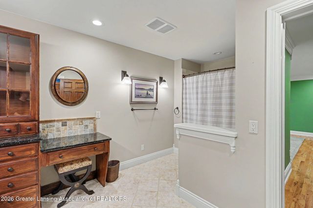 6123 Cottage Drive, Haslett, MI 48840