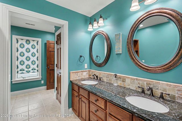 6123 Cottage Drive, Haslett, MI 48840