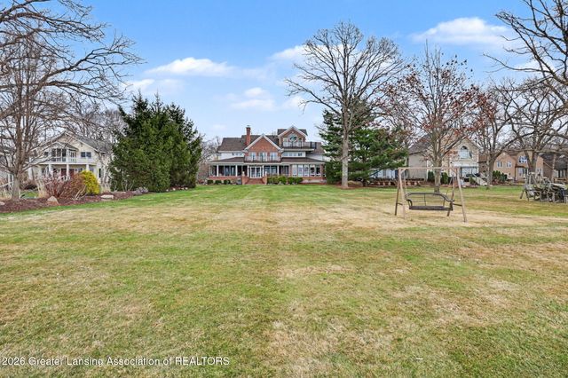 6123 Cottage Drive, Haslett, MI 48840