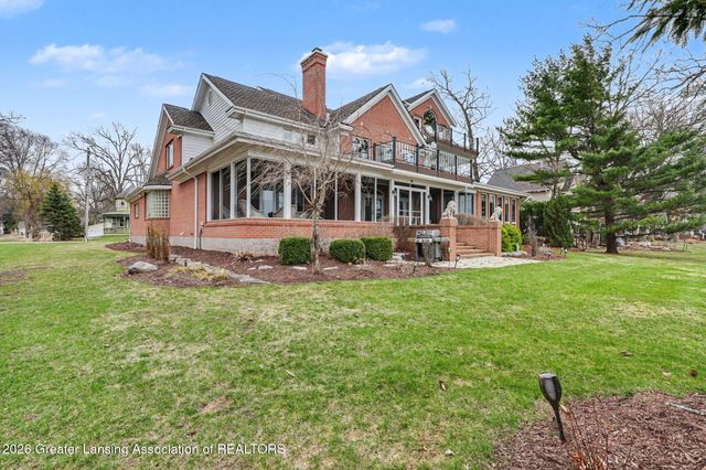 6123 Cottage Drive, Haslett, MI 48840