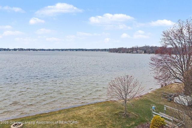 6123 Cottage Drive, Haslett, MI 48840