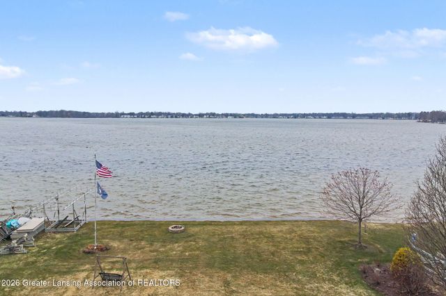 6123 Cottage Drive, Haslett, MI 48840