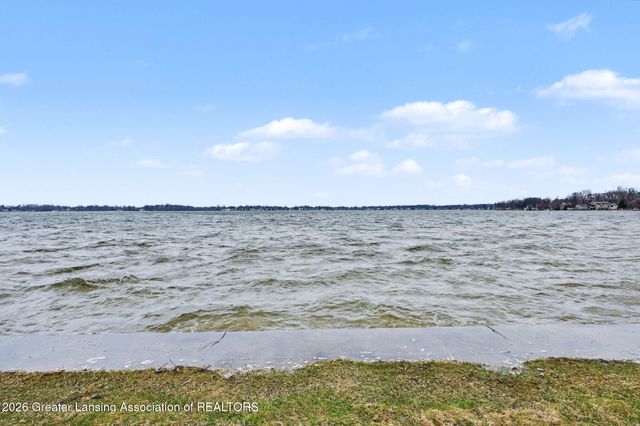 6123 Cottage Drive, Haslett, MI 48840