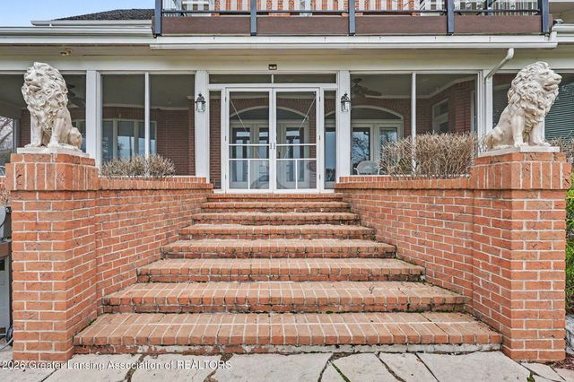 6123 Cottage Drive, Haslett, MI 48840