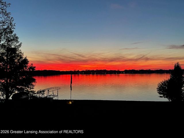 6123 Cottage Drive, Haslett, MI 48840