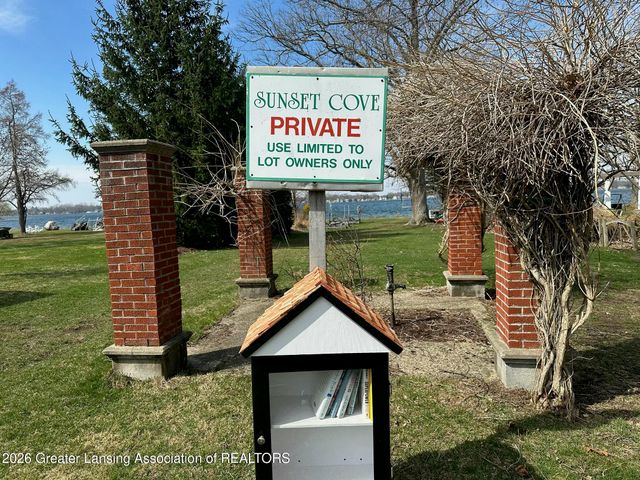 6123 Cottage Drive, Haslett, MI 48840