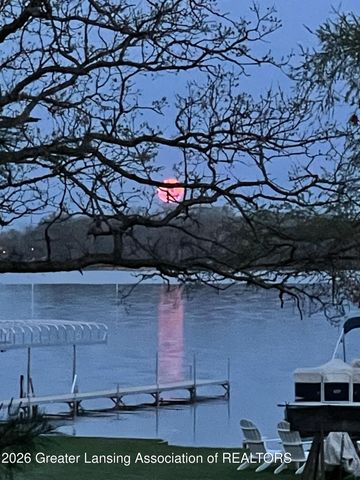 6123 Cottage Drive, Haslett, MI 48840