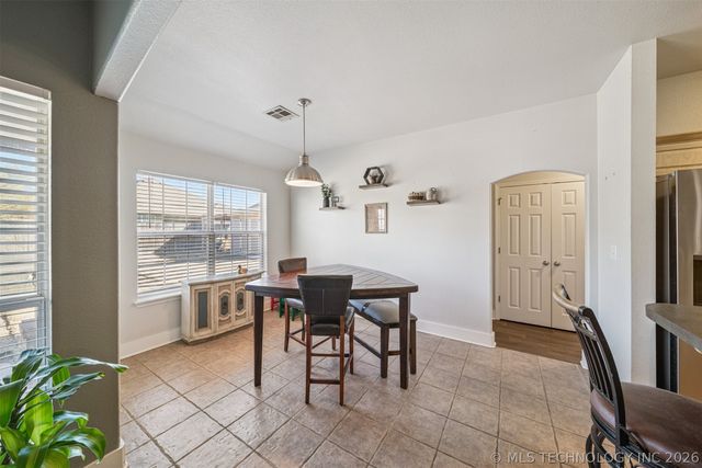 8027 Vintage Trace Drive, Claremore, OK 74019