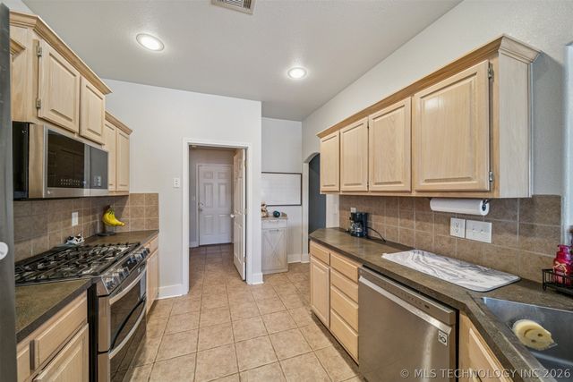 8027 Vintage Trace Drive, Claremore, OK 74019