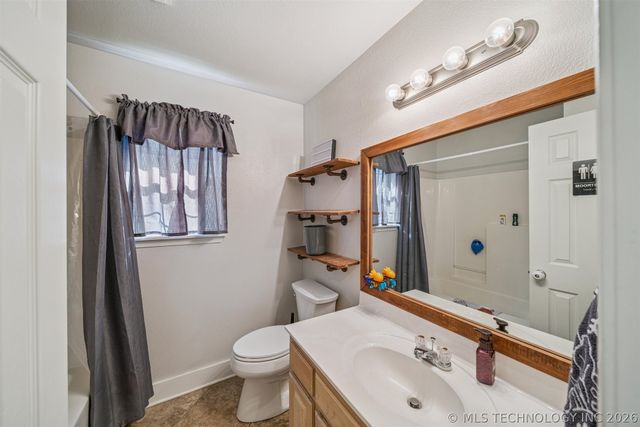 8027 Vintage Trace Drive, Claremore, OK 74019