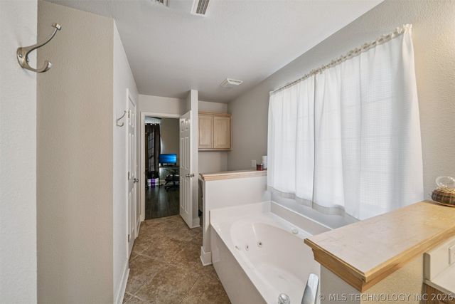 8027 Vintage Trace Drive, Claremore, OK 74019