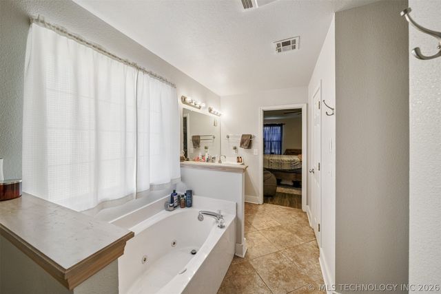 8027 Vintage Trace Drive, Claremore, OK 74019