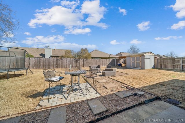 8027 Vintage Trace Drive, Claremore, OK 74019