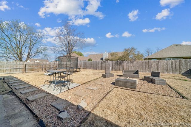 8027 Vintage Trace Drive, Claremore, OK 74019