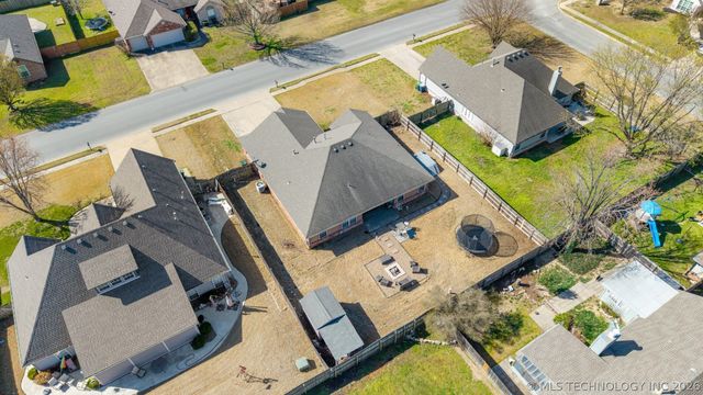 8027 Vintage Trace Drive, Claremore, OK 74019